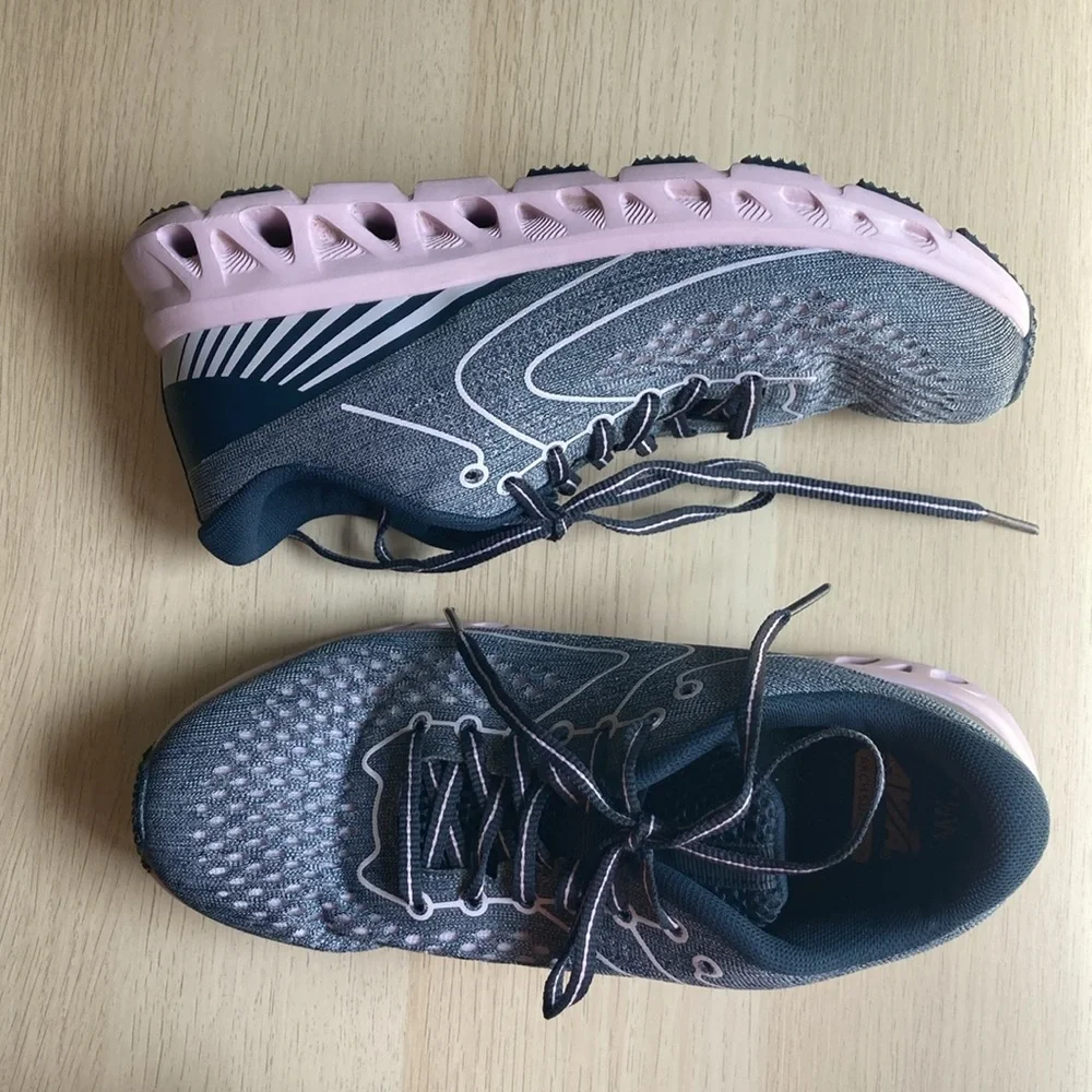 AVIA, Women's Tech Runner Lace Up Sneaker Size 7.5W, Gray and Purple